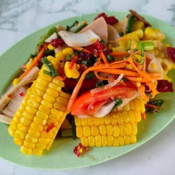 ยำข้าวโพดหมูยอหมูสับ