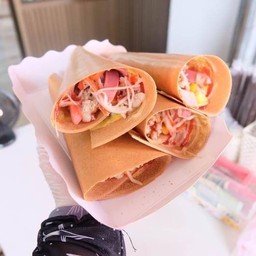 เครปสุดโปรดไส้ทะลัก-หน้าเซเว่นดวงกมล