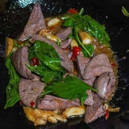 ข้าวตับผัดโหระพา