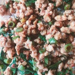 กระเพราไก่ราดข้าว