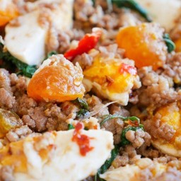 กะเพราหมูสับไข่เค็มราดข้าว