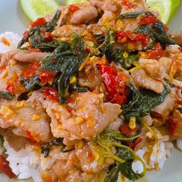 ข้าวกระเพราหมูชาบูพริกแห้ง