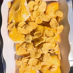 ขนมปังปิ้งเนย-คอนเฟลก คู่ละ