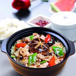 ข้าวอบหม้อดินหมูเผ็ดหอม,香菇肉片煲仔饭