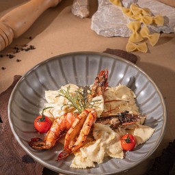 Farfalle Alfredo Tiger Prawns