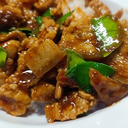 ข้าวสามชั้นผัดพริกแกงใต้