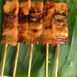 ไส้กรอกอีสาน หมูปิ้งโบราณ ยายเปี๊ยก(ชายคลอง)