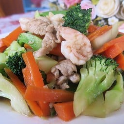 ผักรวมหมูกอบ