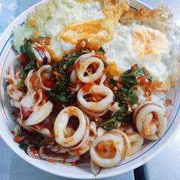 ข้าวผัดกระเพราปลาหมึก