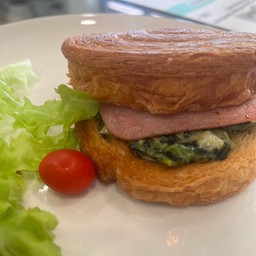 ทิมเบอริ่งแซนวิช (ผักโขม+แฮม+ชีส)