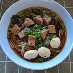 ก๋วยเตี๋ยวหมูตุ๋น  ไก่ต๋น  เจ้นีย์ มีสาขาเดียว