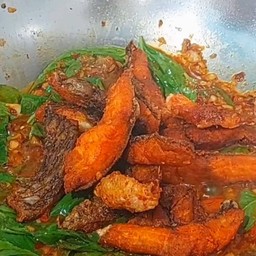 ปลานิลผัดโหระพา