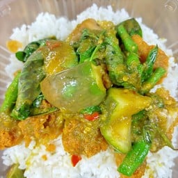 ผัดเขียวหวานไก่กรอบ