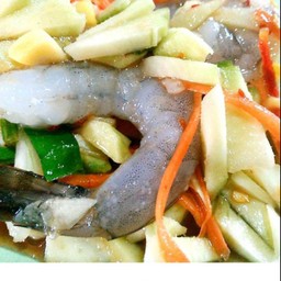 ยำมะม่วงกุ้งสด