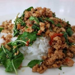 ร้านแซ่บจัด🌶ปากเจ่อ🫦by NV(ยำรวมมิตร ทะเล หมูยอ หมูสับ) กะเพรา