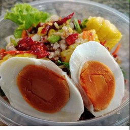 ยำข้าวโพดหมูสับไข่เค็ม