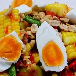 ส้มตำข้าวโพดไข่เค็ม