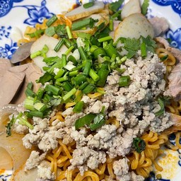 มาม่าแห้งไก่สูตรเผ็ด