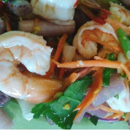 ยำก้านบัวกุ้งสุก