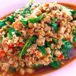 กระเพราหมุสับ กับข้าว