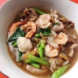 ราดหน้าเส้นใหญ่