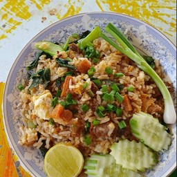 ข้าวผัดหมูกรอบ