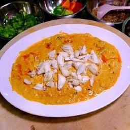 E3 เนื้อปูก้อนผัดผงกะหรี่