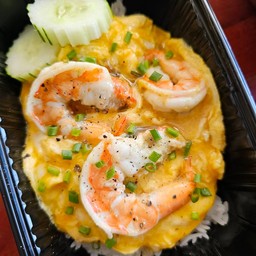 ข้าวไข่ข้นกุ้ง Creamy Omelet with Shrimp on Rice