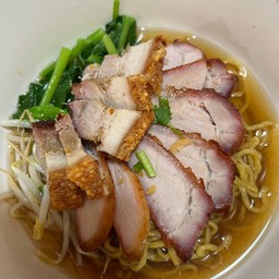 บะหมี่น้ำหมูแดงหมูกรอบ