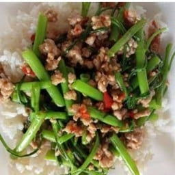 ผัดผักบุ้งหมูสับ