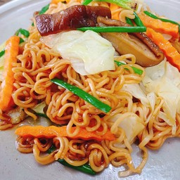 เส้นไวไว ( ผัดซอลยากิโซบะ เห็ดหอม ) ไม่เนื้อสัตว์