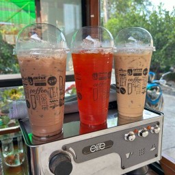 น้องหยก กาแฟสด หมึกย่าง
