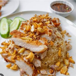 ข้าวมันหมูทอด+น้ำจิ้มไก่ต้ม+น้ำซุป