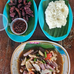 ชุดสุดคุ้ม(หมูแดดเดียว, ส้มตำ, ข้าวเหนียว)