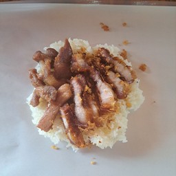 ข้าวเหนียวหมูทอด+หมูกรอบ