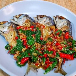 ปลาทูทอดราดน้ำกระเพราะ ปลาทู1ตัว