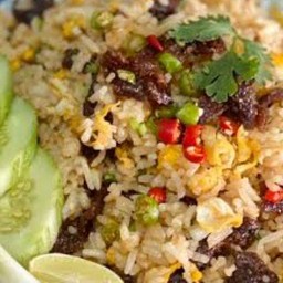 ข้าวผัดเนื้อ