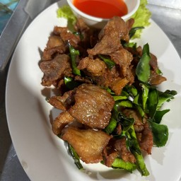 หมูทอดใบมะกรูด
