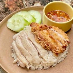 เจี๊ยะตงนี้ (食忠年) ข้าวมันไก่สไตล์สิงคโปร์ คู่ขนานมอเตอร์เวย์กรุงเทพฯ-ชลบุรี