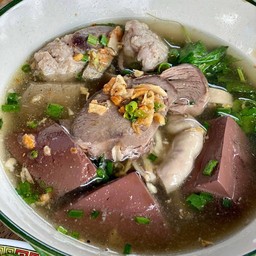 ต้มเลือดหมูจิงจูฉ่าย