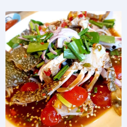 ยำปูม้าไข่แดงเค็ม