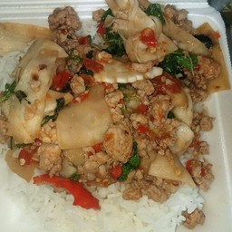 กระเพราหมูสับหน่อไม้ดอง