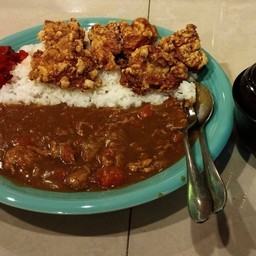 ข้าวแกงกะหรี่ ไก่ทอด