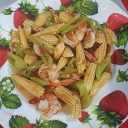 ข้าวโพดอ่อนผัดพริกสดกุ้ง