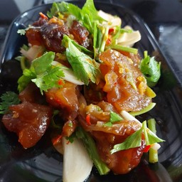 ยำเนื้อน่องลาย