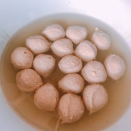 ลูกชิ้นลวก 7 ลูก