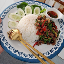 ข้าวผัดกะเพราเนื้อ