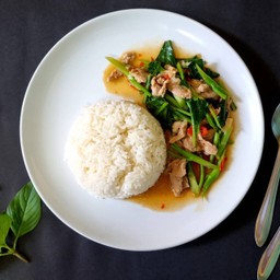 ข้าวคะน้าหมูชิ้น