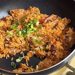 ข้าวผัดปลากระป๋อง 2 จาน ราคาพิเศษ