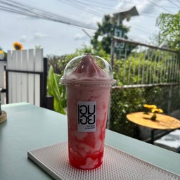 สตอเบอรี่นมสดปั่น
